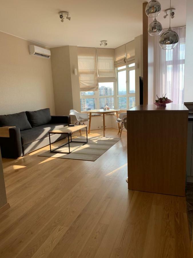 Comfortable Apartments French Quarter Акумулятори Світло Інтернет Завжди Kyiv Exterior photo